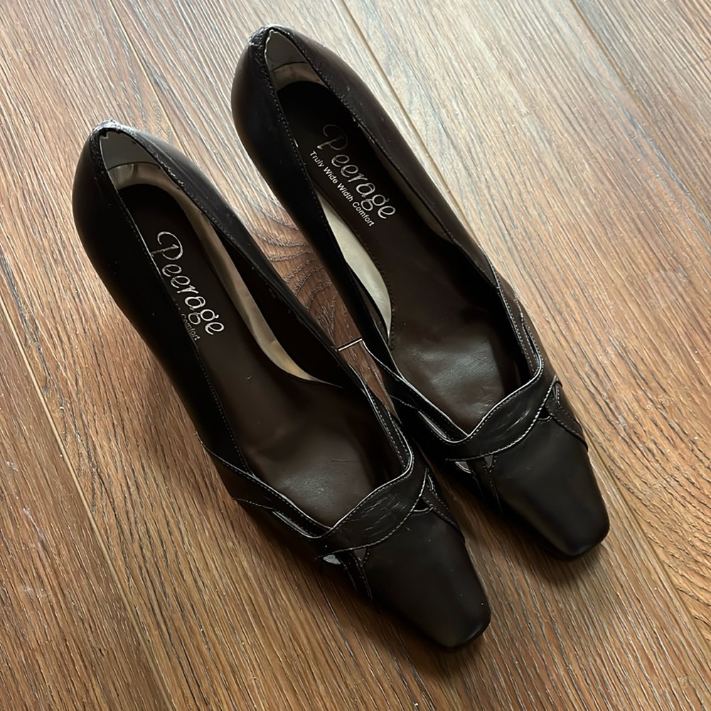 NWOT Peerage Ladies Heels